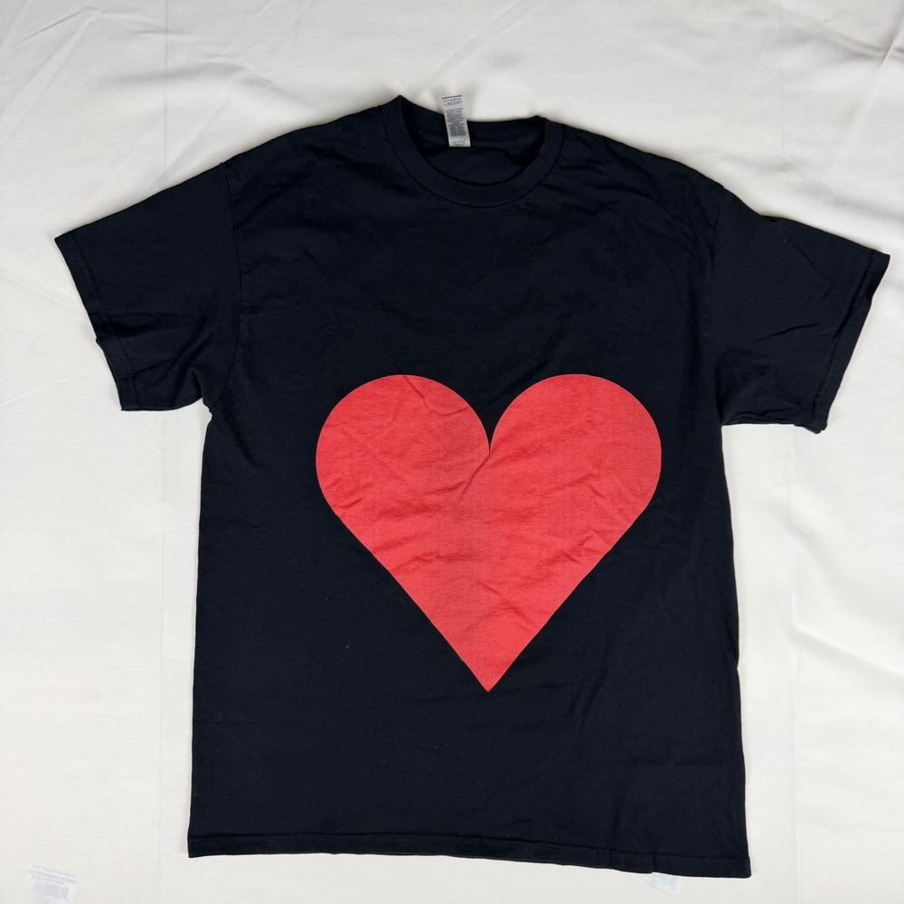 Gildan Softstyle Black T-Shirt Red‎ Heart Graphic Crew Neck Short Sleeve Mens M